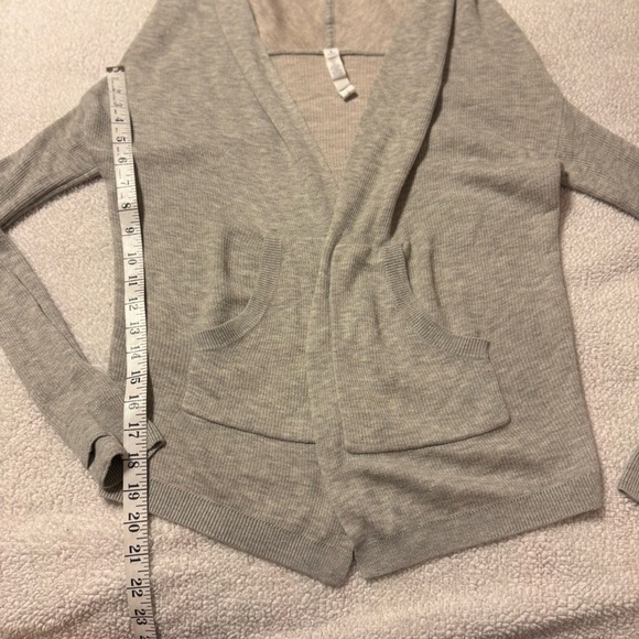 Lululemon Gray Cabin Yogi Wrap
Heathered Medium Grey Hooded Cardigan Sweater - Picture 5 of 13